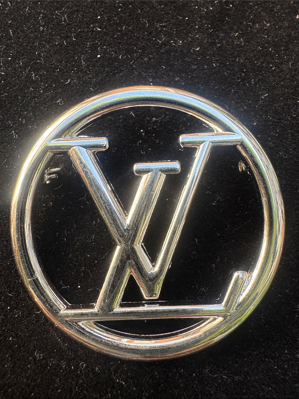 Brooch Silver tone Round Pin